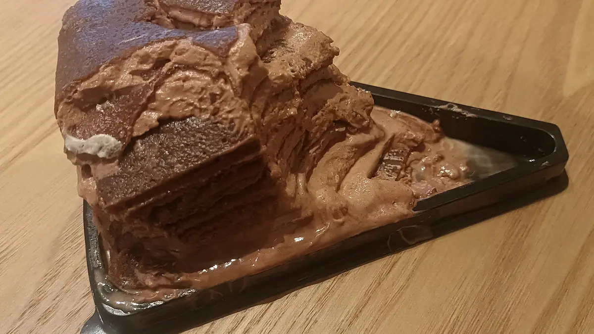 Cake & Custard – cake shop in Barking, London
